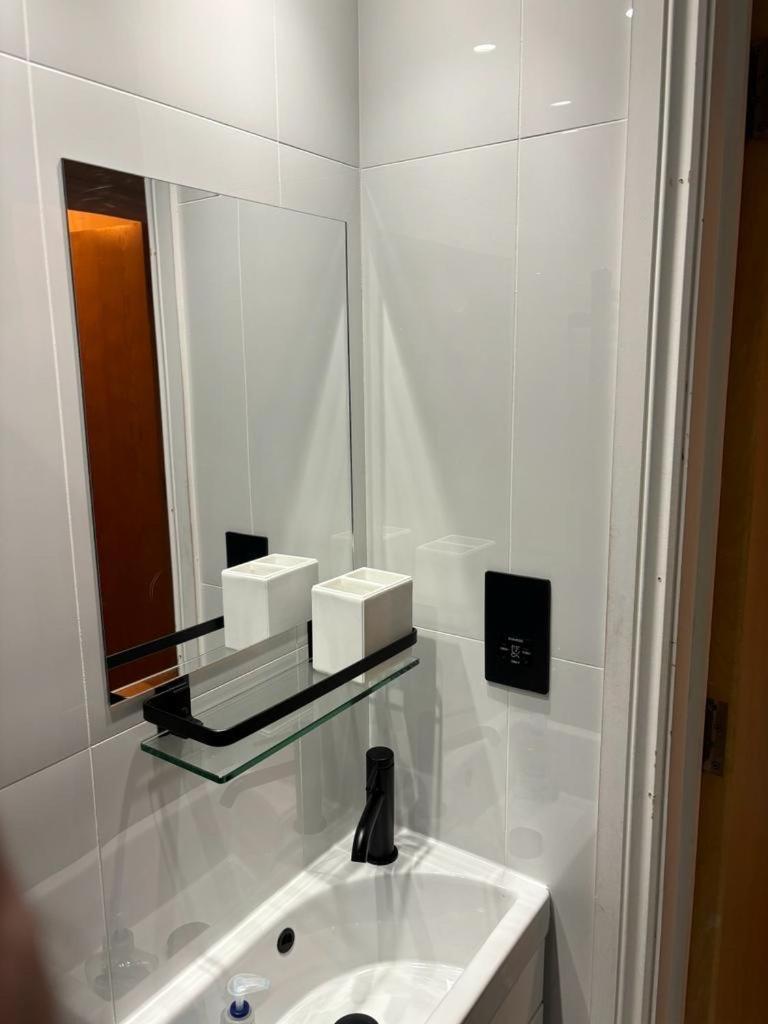 Studio Flat In The Heart Of St. Johns Wood Лондон Екстер'єр фото